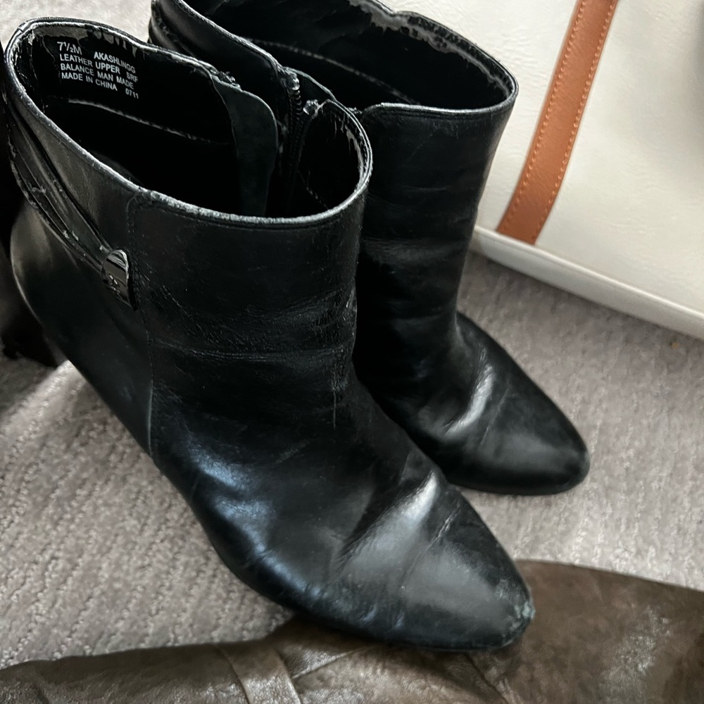 Anne Klein leather boots booties ankle black heel pump closed toe 7.5 - Picture 6 of 6